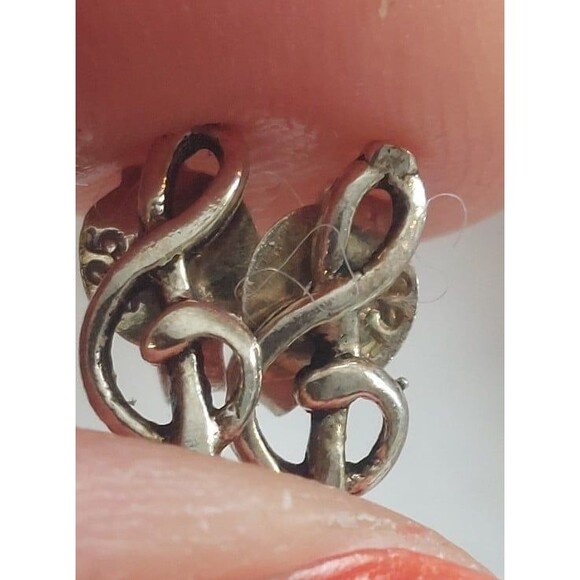 Sterling silver treble clef stud earrings - Picture 4 of 8